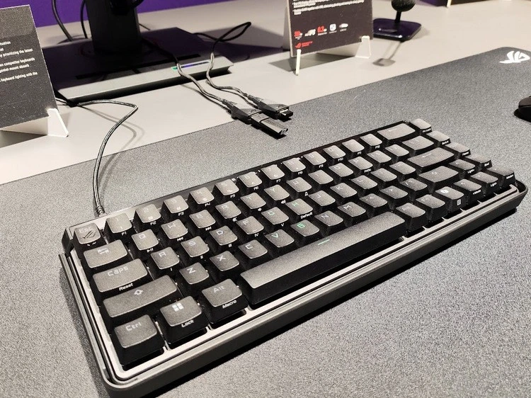 华硕发布 ROG Falchion Ace HFX 机械键盘,ROG HFX 磁轴、支持 KVM 切换